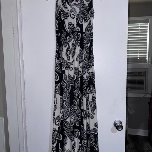 Long Dresses - Picture 2 of 3